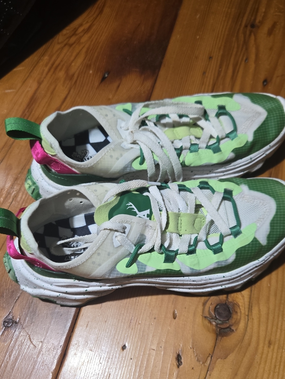 Sorel Sz 9 Green and White Active Lace-Up Sneakers